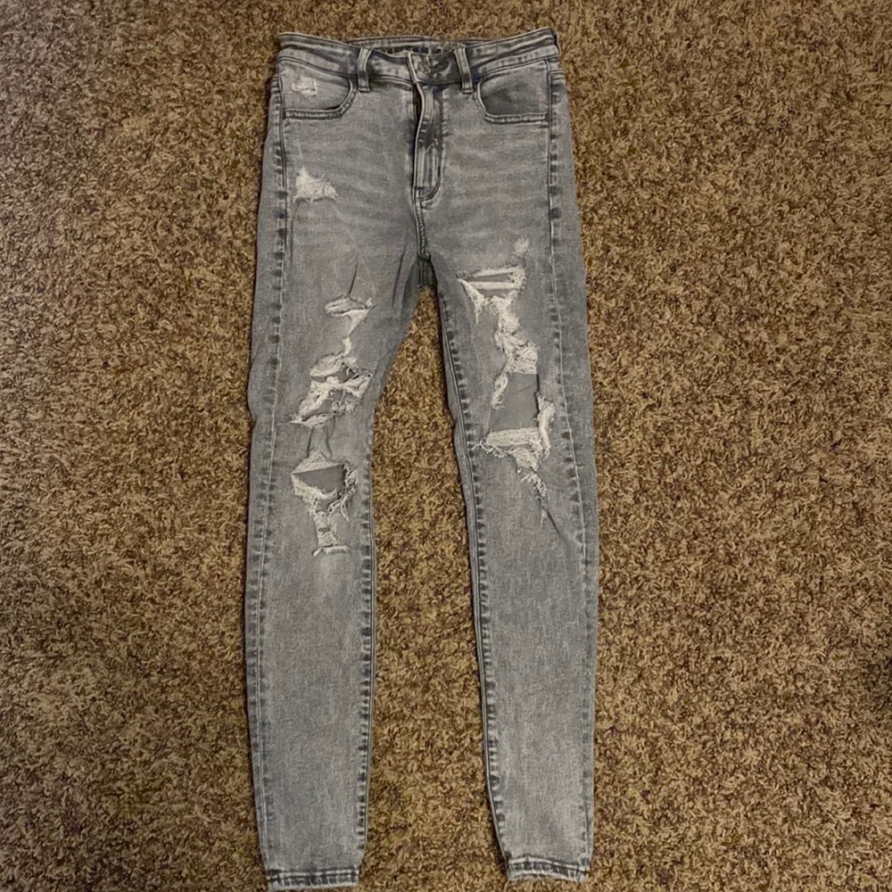 Womens American Eagle size 2 short gray skinny jeans